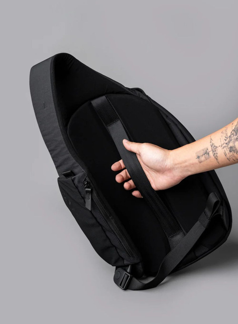 Plecak na jedno ramię Alpaka Metro Crossbody Right Shoulder - black