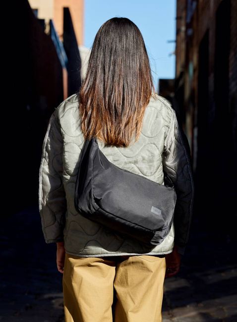 Torba na ramię Bellroy Laneway Crescent Bag 2,5 l - ink