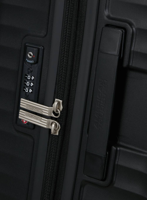 Walizka średnia American Tourister Diablast EXP - black code