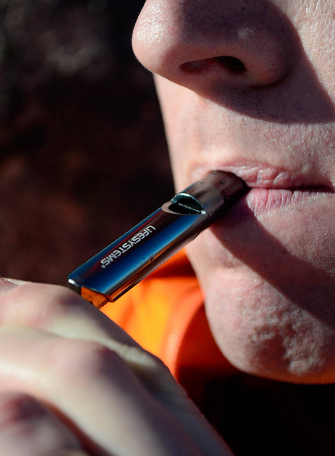 Gwizdek bezpieczeństwa Lifesystems Mountain Whistle - orange or gray