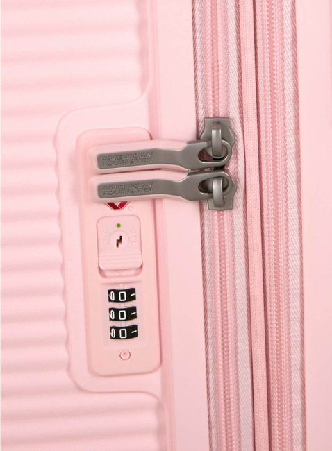 Walizka średnia American Tourister Soundbox EXP - pastel pink