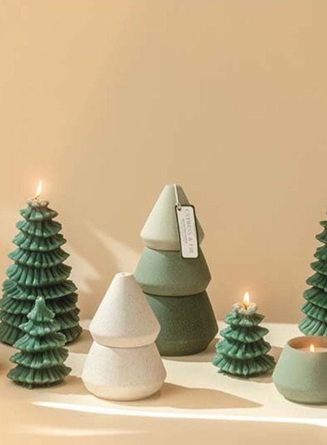 Wysoka świeca zapachowa Paddywax Cypress & Fir 730 g - green