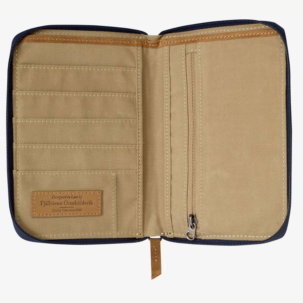 Paszportówka Fjallraven Passport Wallet acorn 24220166 Equip.pl