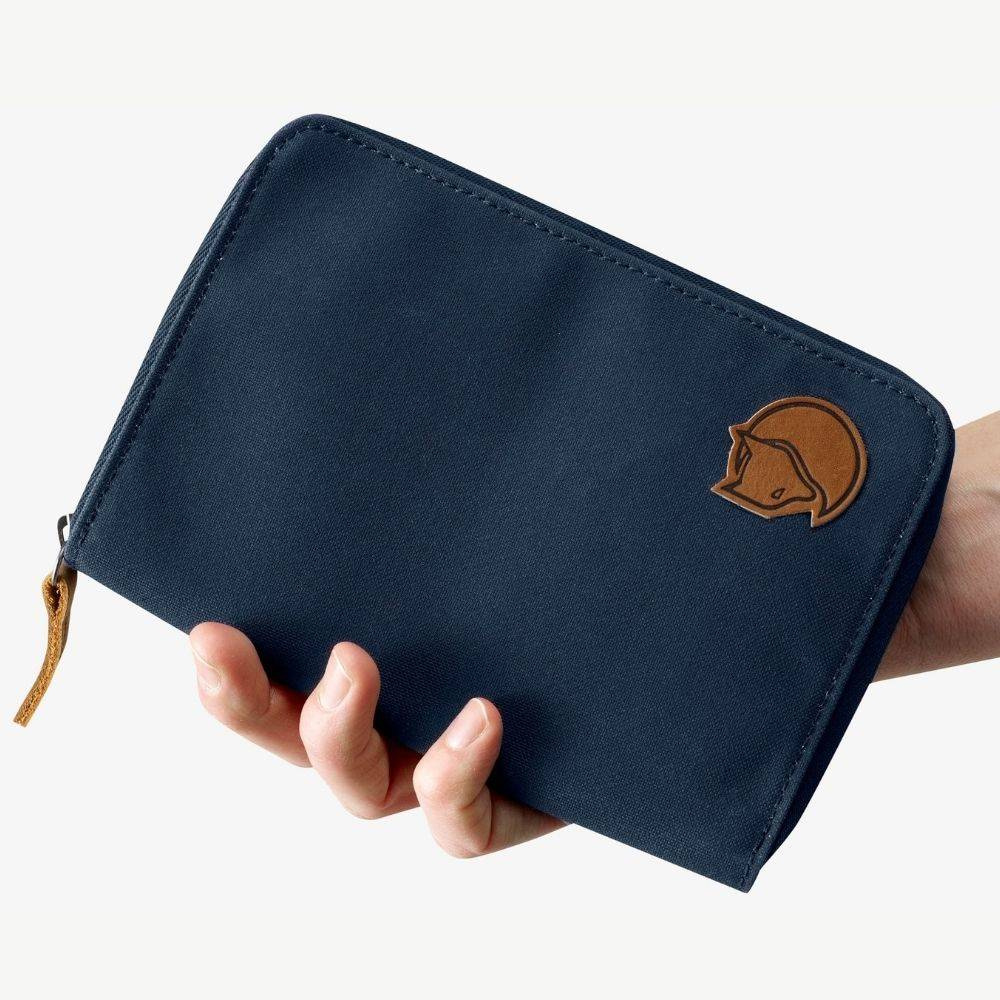 Paszportówka Fjallraven Passport Wallet acorn 24220166 Equip.pl