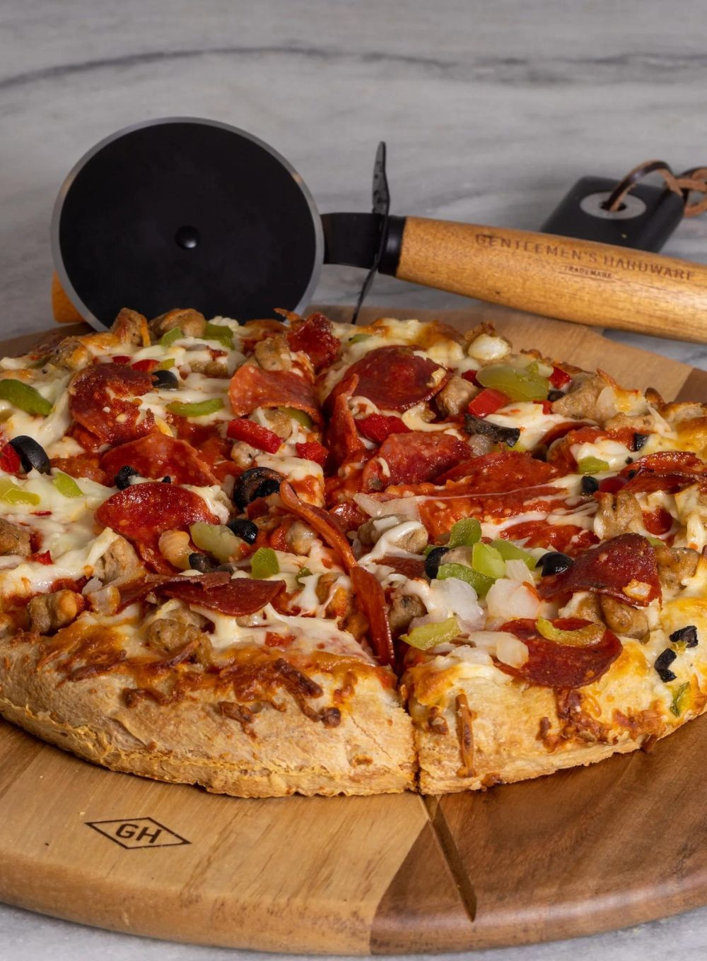 Zestaw do pizzy Gentlemen's Hardware Pizza Cutter & Serving Board