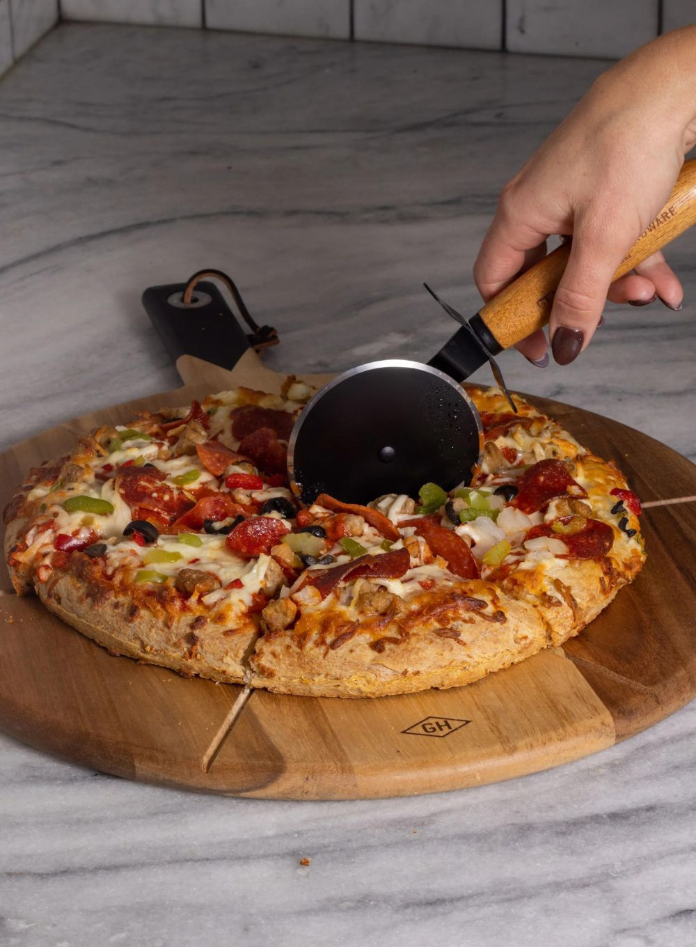 Zestaw do pizzy Gentlemen's Hardware Pizza Cutter & Serving Board