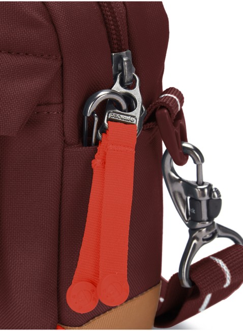 Antykradzieżowa torba na ramię Pacsafe Go Anti-Theft Crossbody Bag - garnet red