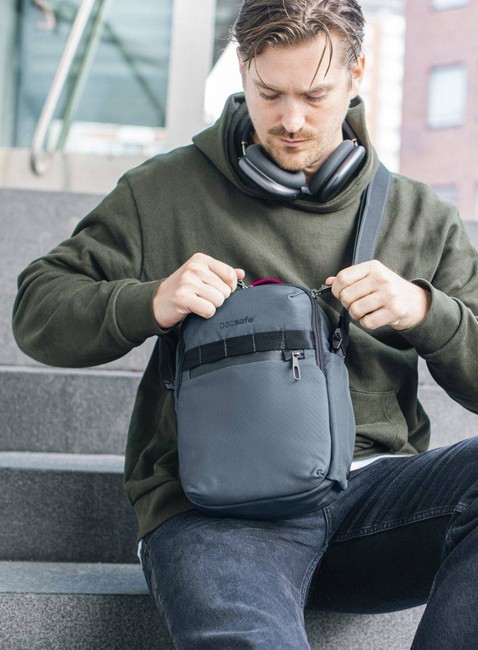 Antykradzieżowa torba na ramię Pacsafe Metrosafe X Vertical Crossbody - slate