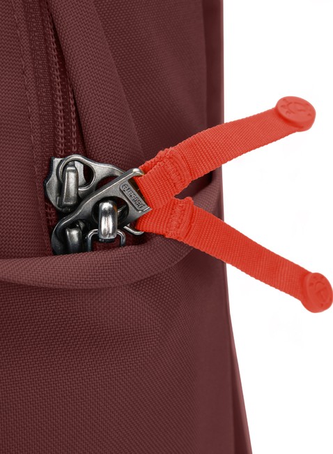 Antykradzieżowy plecak Pacsafe Go 15 l Anti-Theft - garnet red