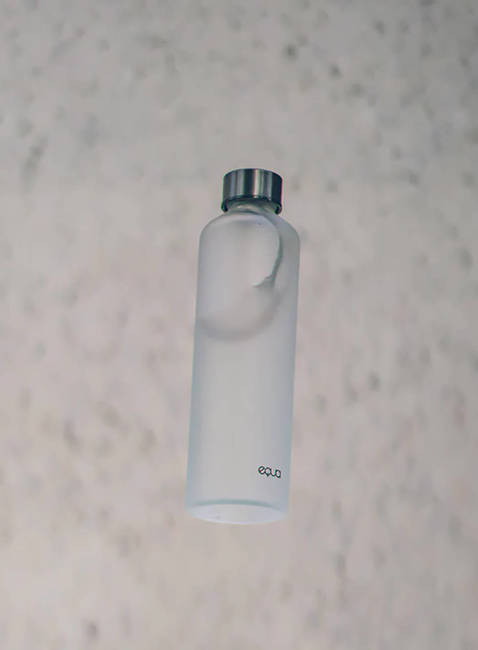 Butelka szklana na wodę 0,75 l Equa - velvet black