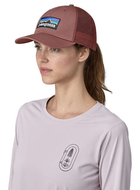 Czapka z daszkiem Patagonia P-6 Logo LoPro Trucker Hat - dulse mauve