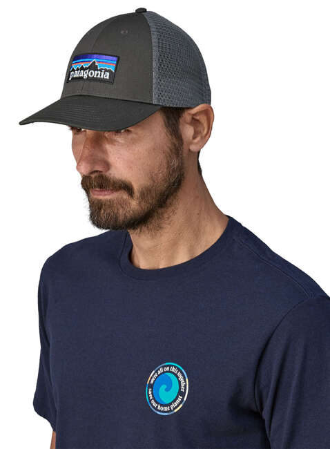 Czapka z daszkiem Patagonia P-6 Logo LoPro Trucker Hat - forge grey