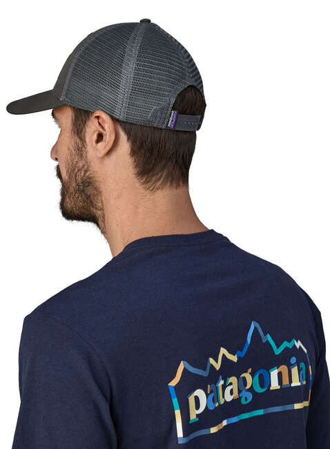 Czapka z daszkiem Patagonia P-6 Logo LoPro Trucker Hat - forge grey