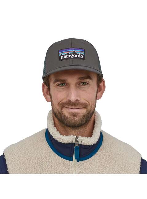 Czapka z daszkiem Patagonia P-6 Logo Trucker Hat - forge grey