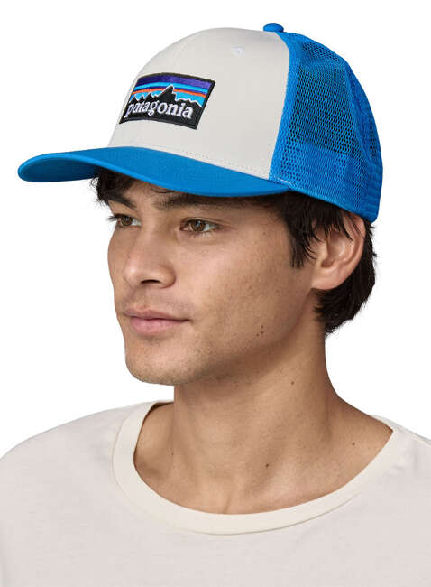 Czapka z daszkiem Patagonia P-6 Logo Trucker Hat - white / vessel blue