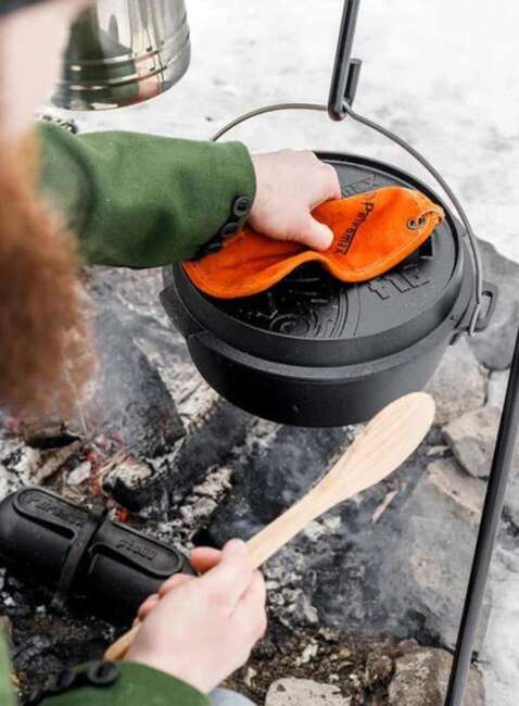 Garnek żeliwny na nóżkach Petromax Dutch Oven FT0,5 - black