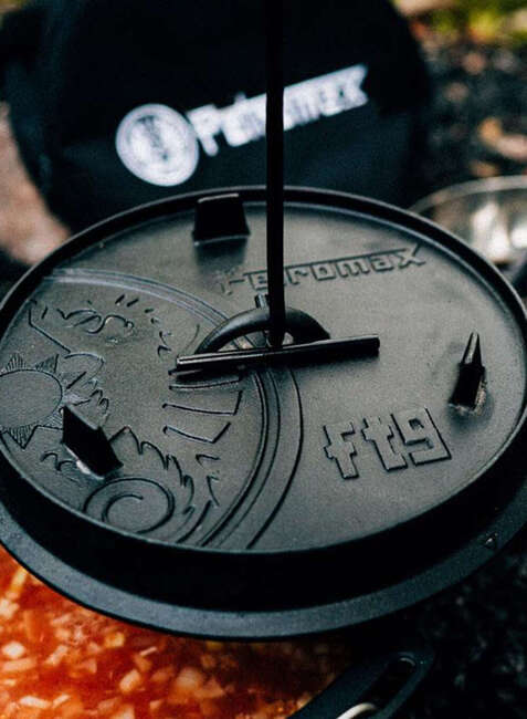 Garnek żeliwny na nóżkach Petromax Dutch Oven FT12 - black