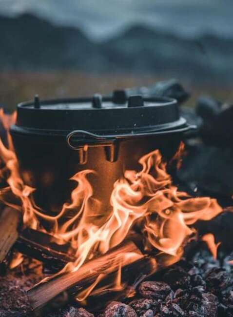 Garnek żeliwny na nózkach Petromax Dutch Oven FT9 - black