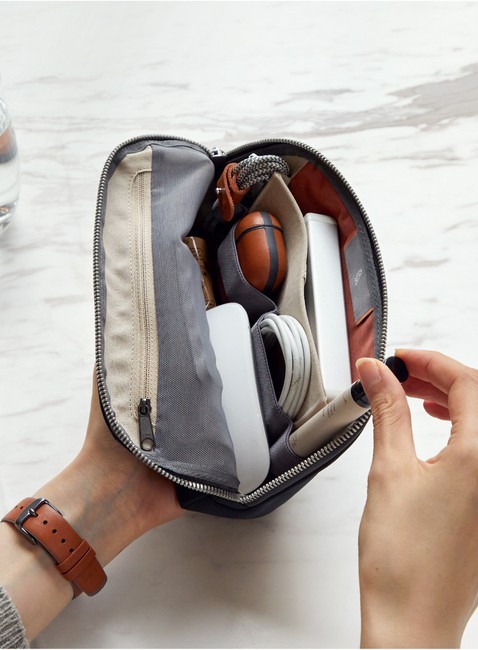 Kosmetyczka organizer na elektronikę Bellroy Desk Caddy - eucalyptus