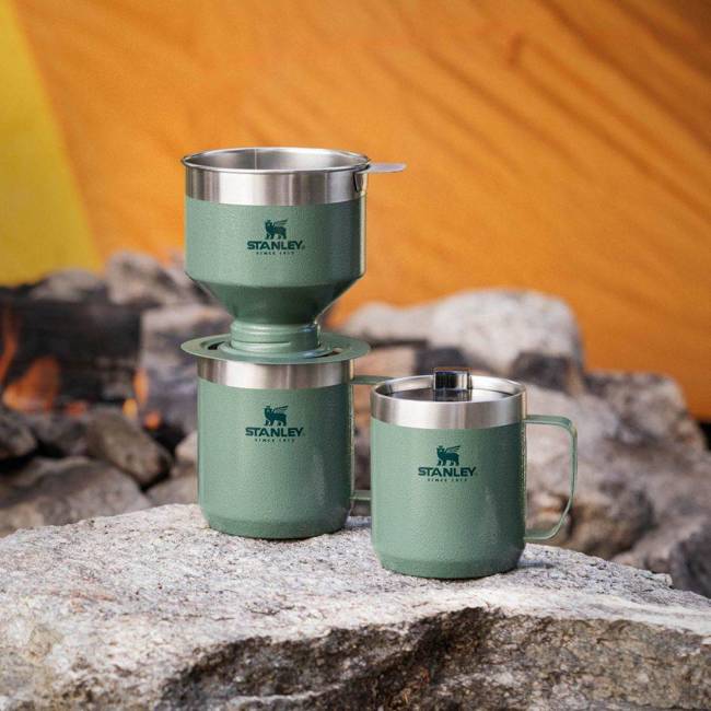 Kubek turystyczny z pokrywką Stanley Classic Legendary Camp Mug 0,35 l - hammertone green