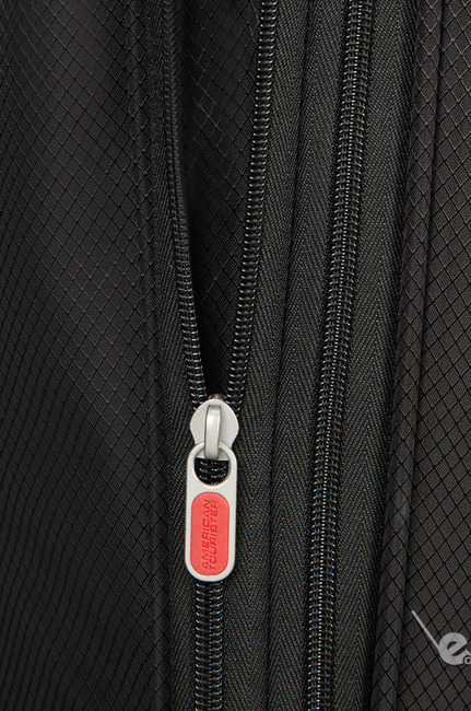 Mała walizka American Tourister Litewing - volcanic black