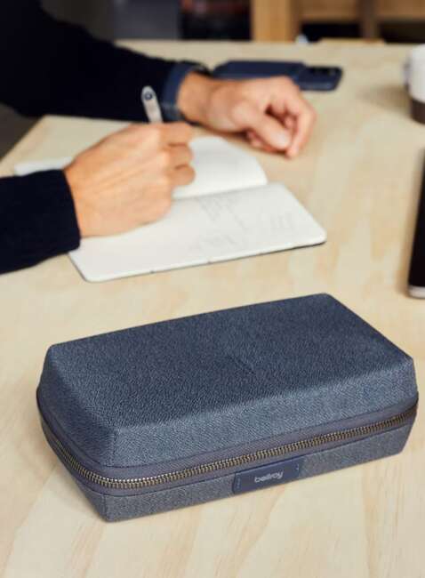 Organizer etui na elektronikę Bellroy Tech Kit - navy