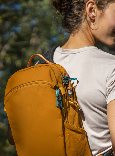 Plecak antykradzieżowy Pacsafe ECO Sling 12 - econyl canyon