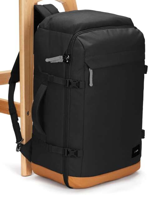 Plecak podróżny Pacsafe Go Carry-On 44 l Anti-Theft Backpack - jet black