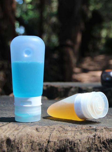 Podróżna butelka na szampon do samolotu Humangear GoToob+ L - aqua