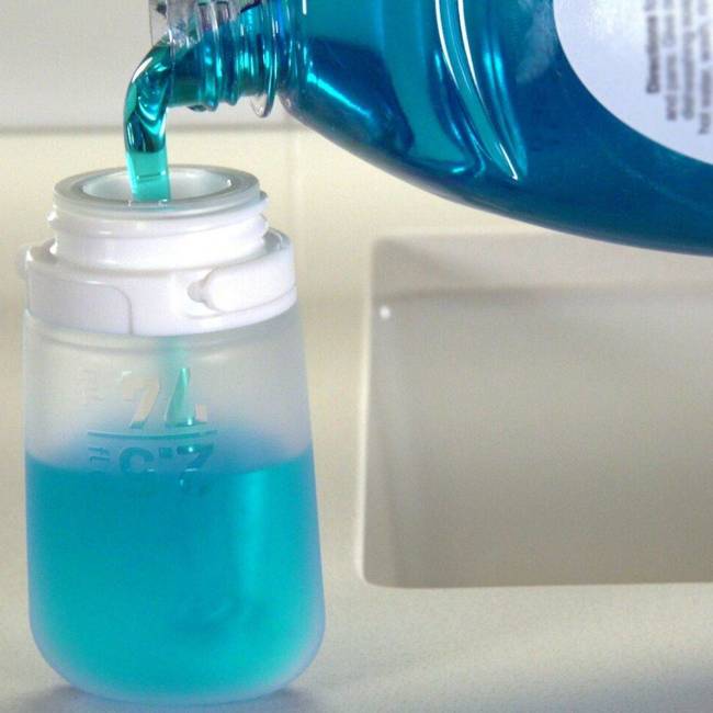 Podróżna silikonowa butelka na płyny Humangear GoToob+ M - dark blue