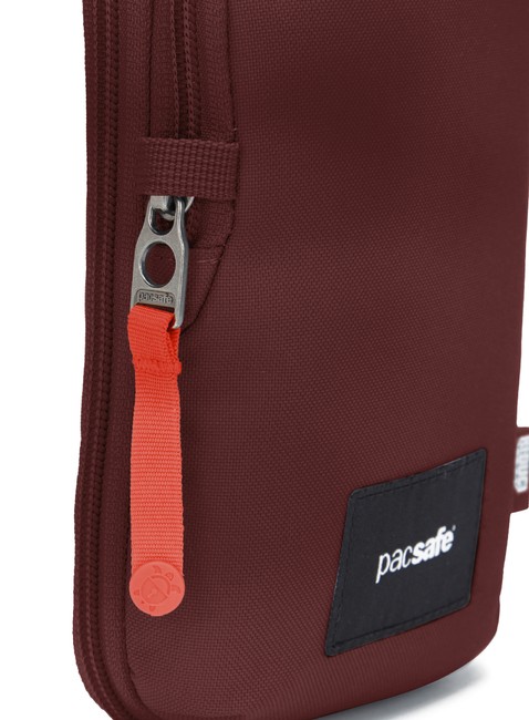 Saszetka antykradzieżowa na dokumenty Pacsafe Go Tech Crossbody - garnet red