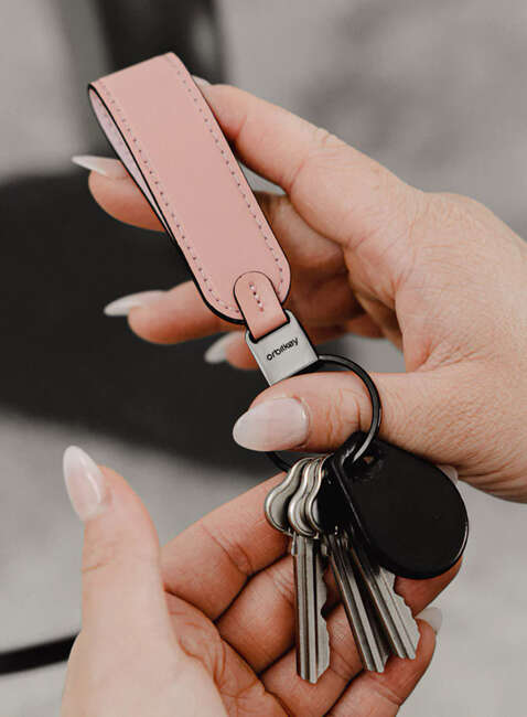 Skórzany organizer na klucze Orbitkey Loop Keychain - cotton candy