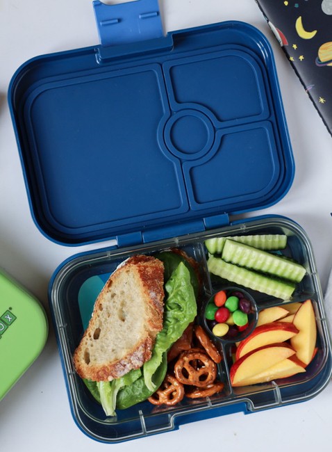 Średni prostokątny lunchbox Yumbox Panino - Monte Carlo blue / shark tray