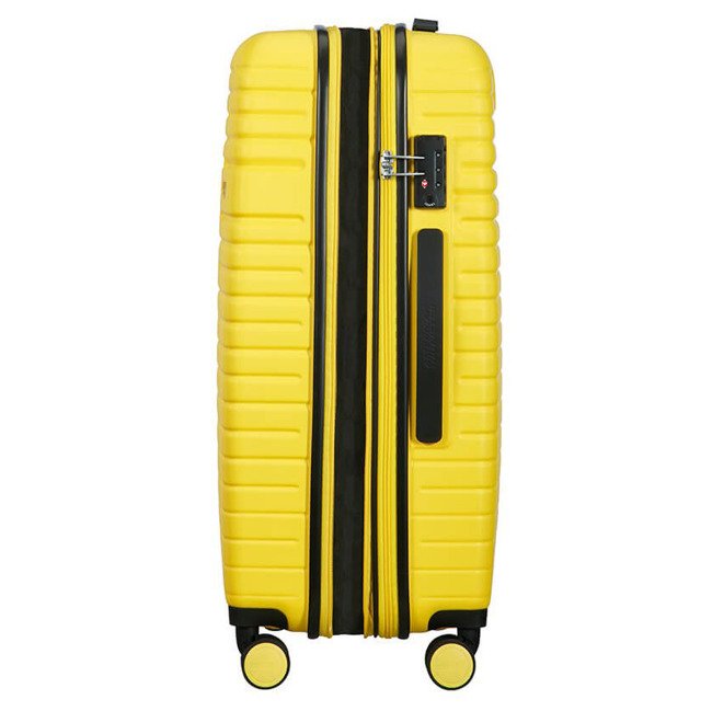 Średnia walizka American Tourister Aero Racer - lemon yellow