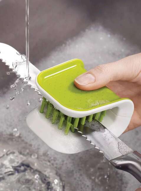 Szczotka do czyszczenia noży i sztućców Joseph Joseph BladeBrush™ - green