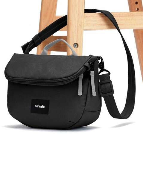 Torba antykradzieżowa z klapą Pacsafe GO Saddle Crossbody - jet black