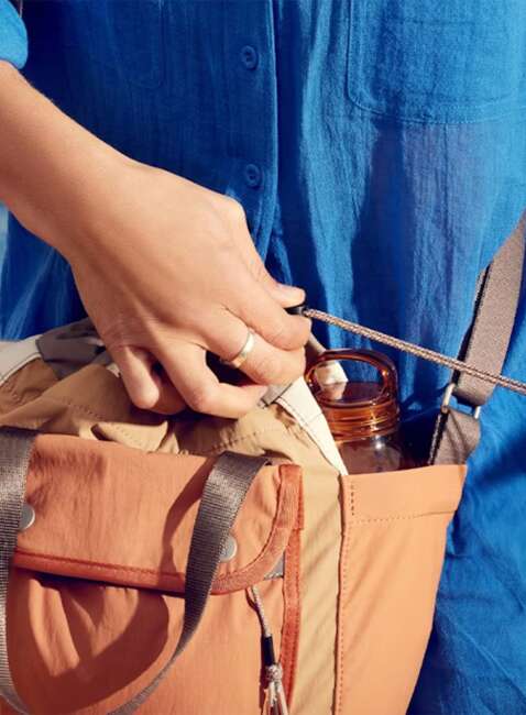 Torba na ramię Bellroy Cinch Bucket Bag - sand dune