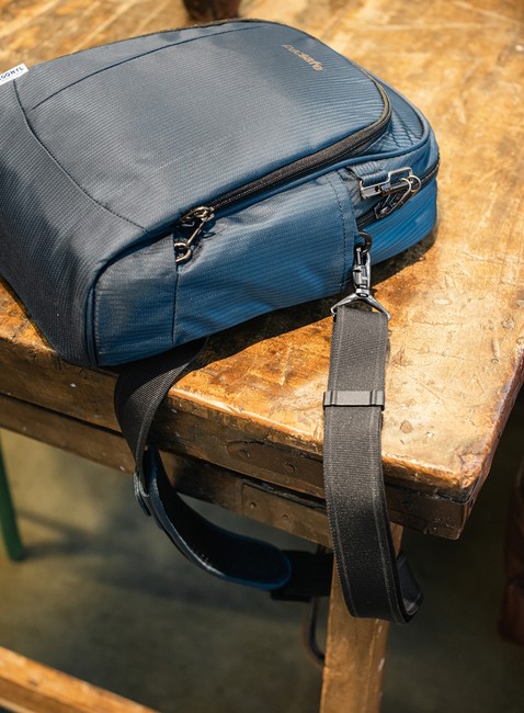 Torba na ramię Pacsafe LS250 Anti-theft Shoulder Bag - econyl ocean