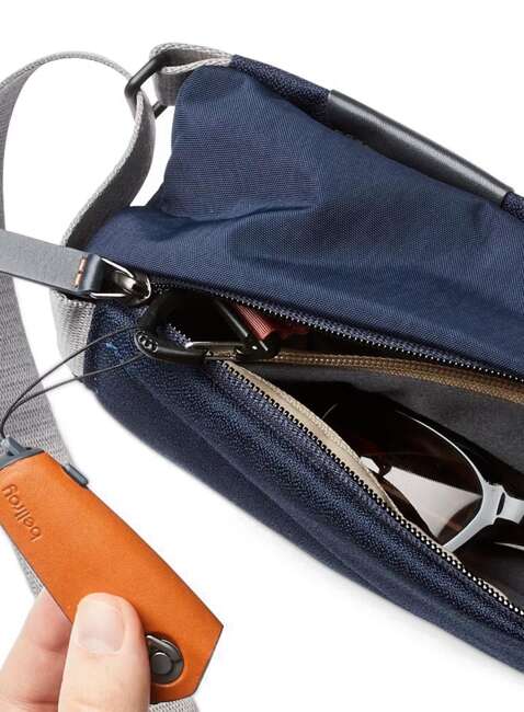 Torba na ramię crossbody Bellroy Sling Mini 4 l - navy