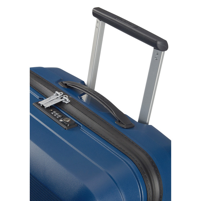 Walizka średnia American Tourister Airconic - midnight navy