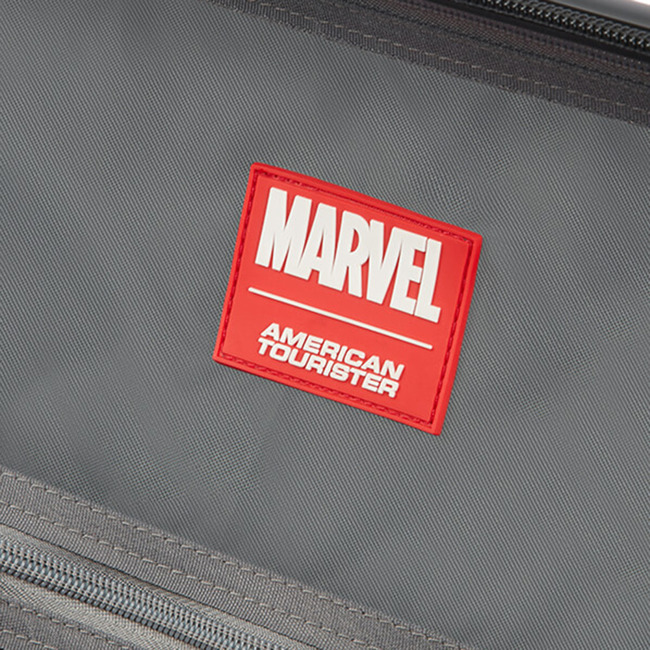 Walizka średnia American Tourister Wavebreaker - Marvel logo