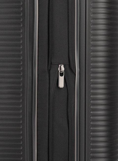 Walizka średnia poszerzana Travelite Roomer Trunk - black