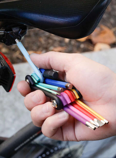 Wielofunkcyjny narzędzie Kikkerland Rainbow Multi-Tool Set