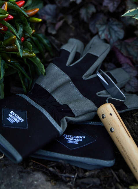 Zestaw dla ogrodnika Gentlemen's Hardware Garden Gloves and Root Lifter