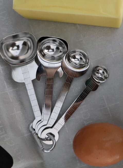 Zestaw miarek kuchennych Kikkerland Guitar Measuring Spoons